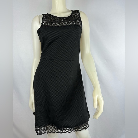 She & Sky Sleeveless Black Dress with Crochet Detail (size L) NWT - Picture 1 of 6